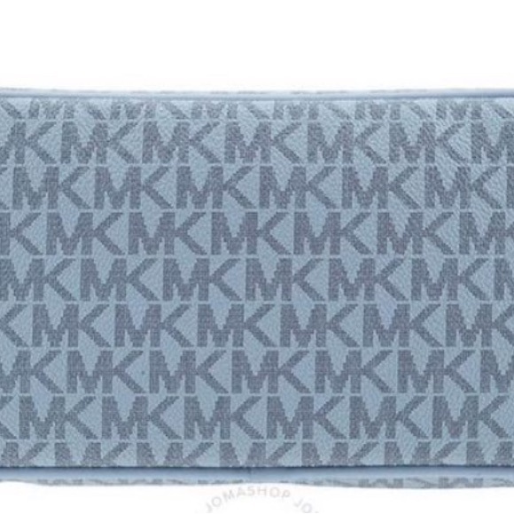 NEW Ladies jet set East West signature logo top zip tote bag in pale blue - Picture 3 of 8